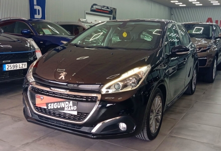 Peugeot 208 1.2 SIGNATURE (R2457)